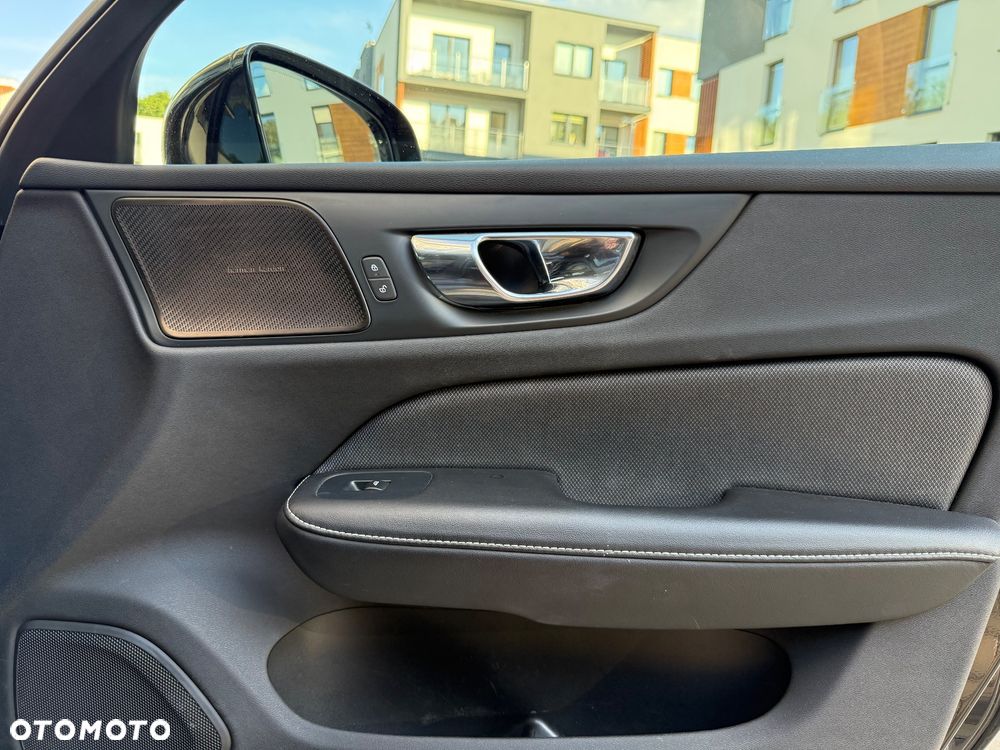 Volvo V60 D4 R-Design - 19
