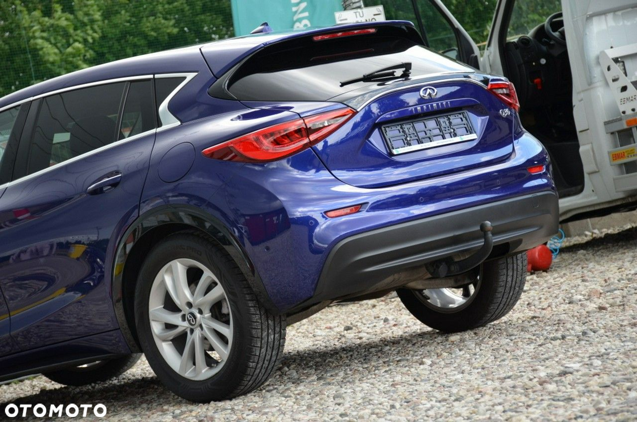 Infiniti Q30 - 38