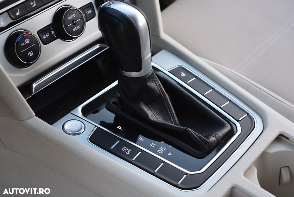 Volkswagen Passat - 15
