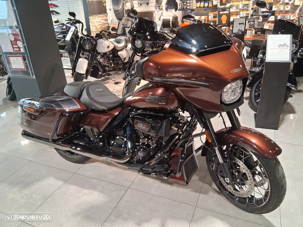 Harley-Davidson Street  Street Glide CVO