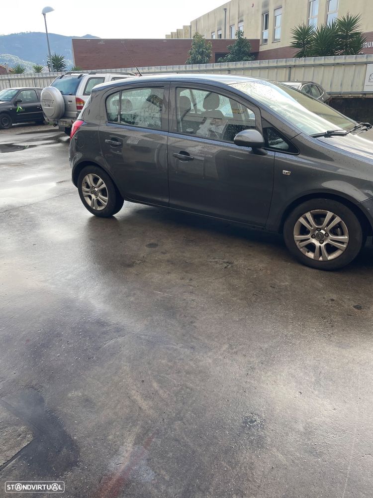 Opel Corsa 1.2 Cosmo - 3