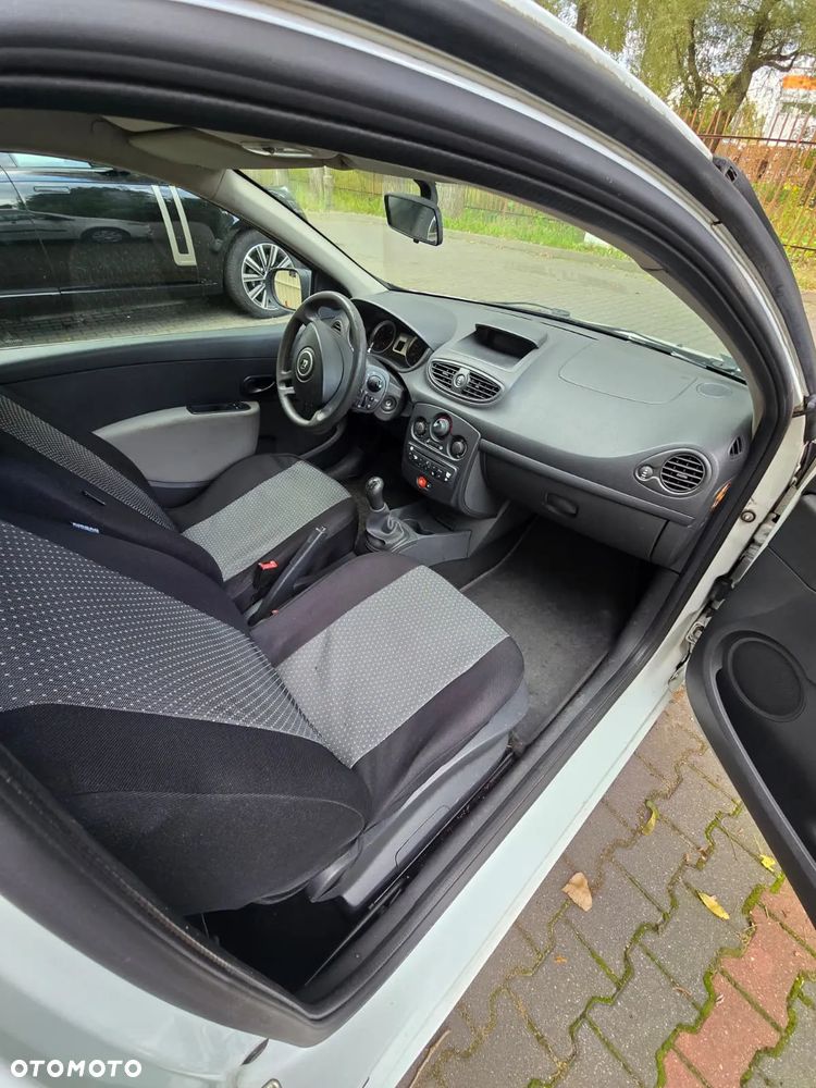 Renault Clio 1.5 dCi Alize - 14