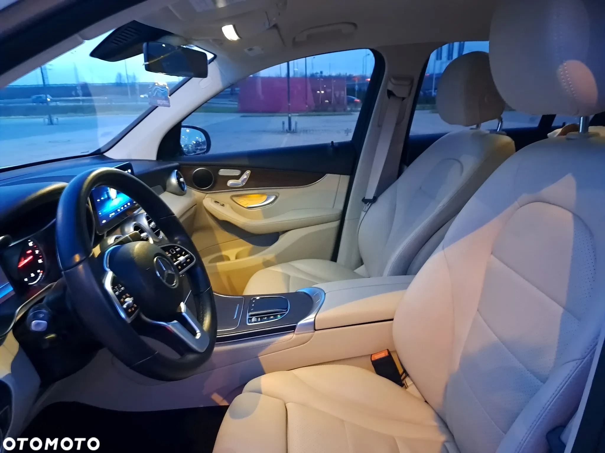 Mercedes-Benz GLC 300 4Matic 9G-TRONIC Exclusive - 16