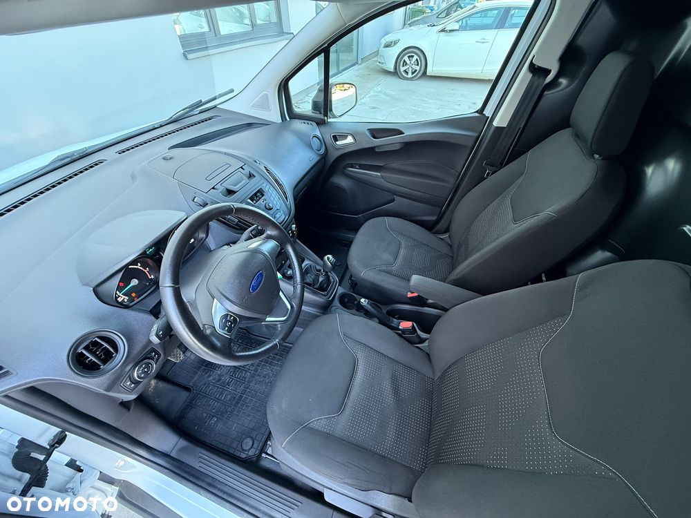 Ford Transit Courier - 27