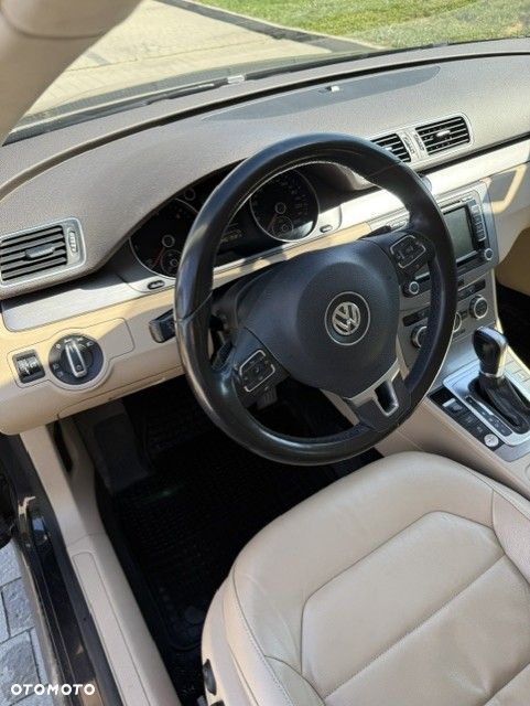 Volkswagen Passat 2.0 TDI Comfortline DSG - 10