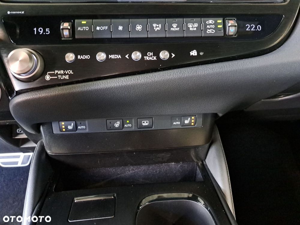 Lexus ES 300h F Sport Edition - 26