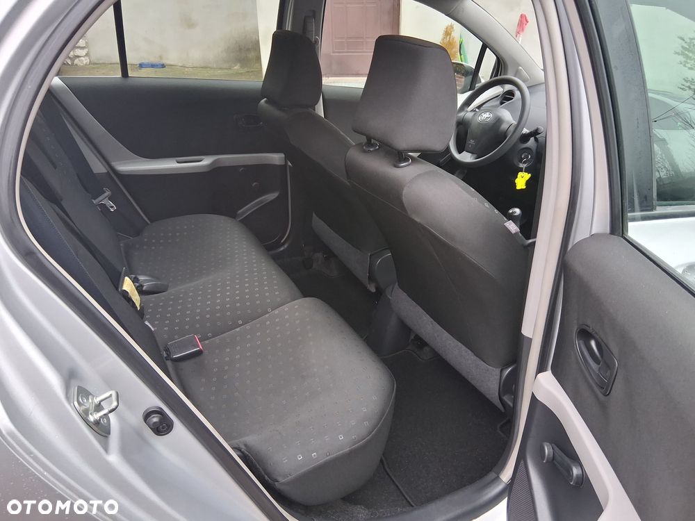 Toyota Yaris 1.0 Luna A/C - 12