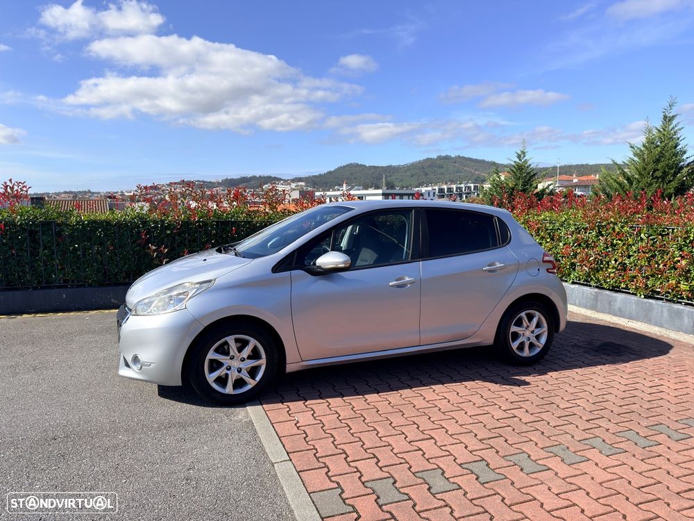 Peugeot 208 1.2 PureTech Allure - 5