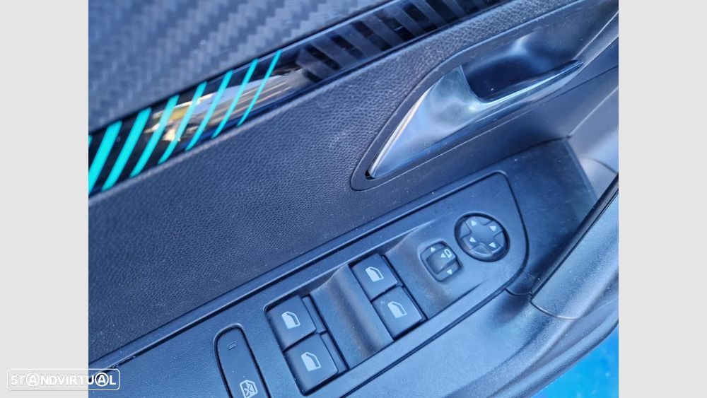 Peugeot 2008 1.2 PureTech Allure - 10