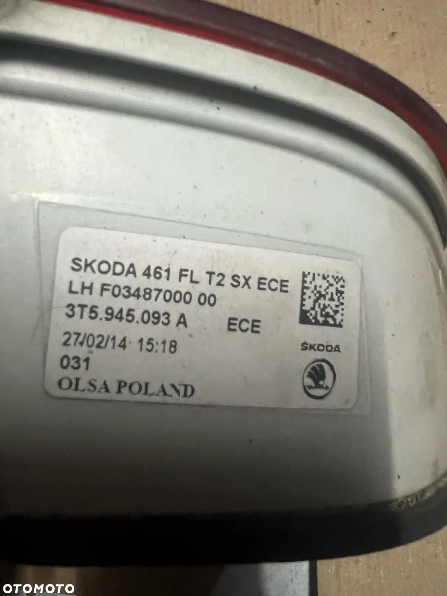 SKODA OCTAVIA LAMPY TYŁ TYLNA PRAWA LEWA KOMPLET W KLAPĘ KLAPA 0099 - 3