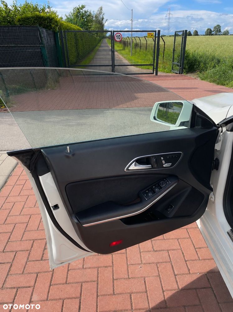 Mercedes-Benz CLA 220 4-Matic AMG Line - 9