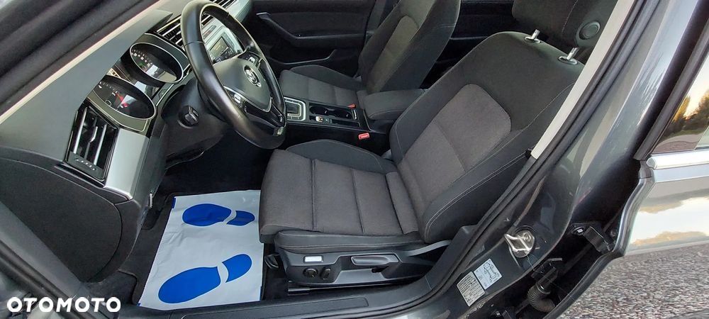 Volkswagen Passat 1.6 TDI SCR DSG Comfortline - 20