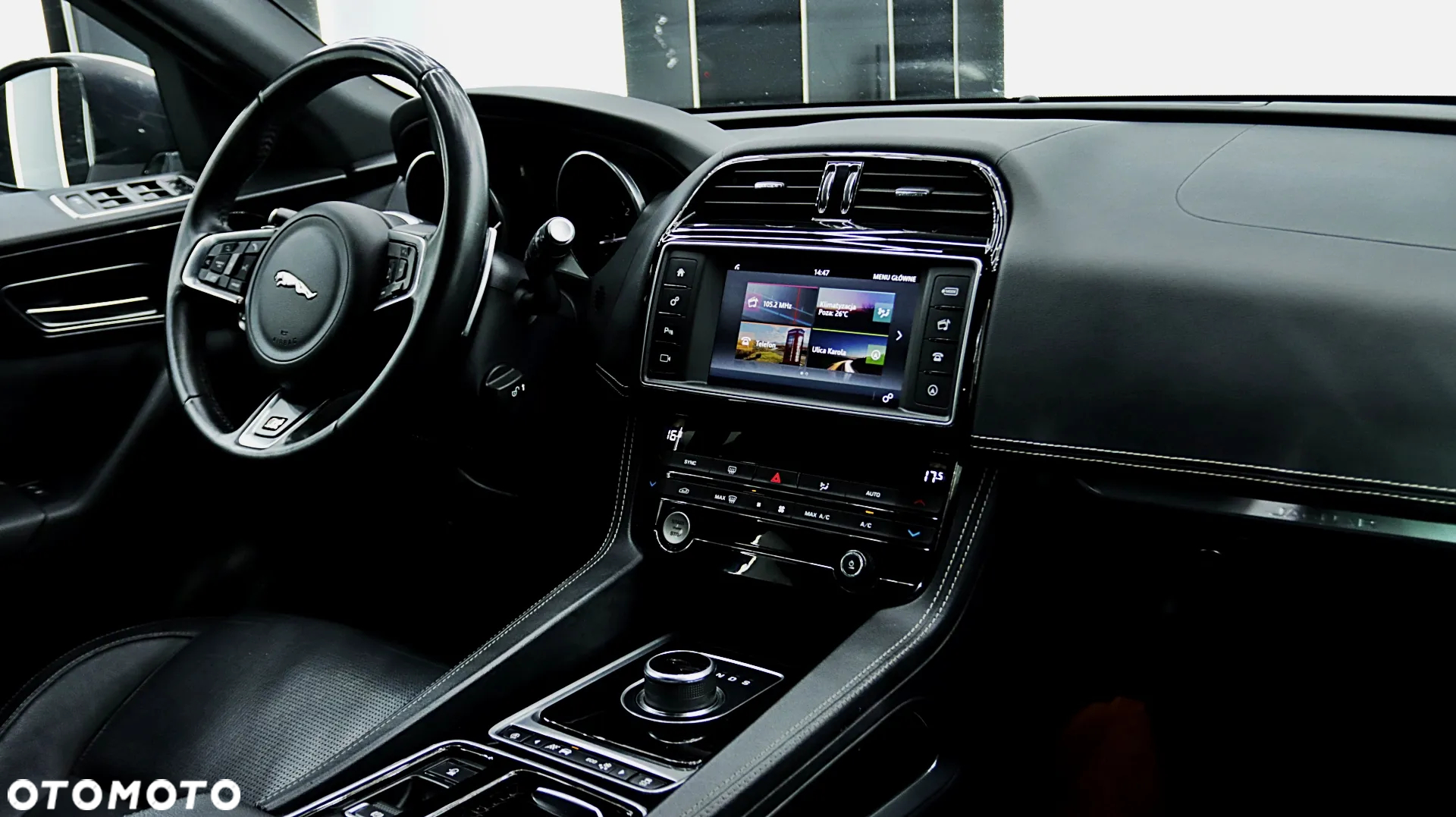 Jaguar F-Pace 20d AWD R-Sport - 18