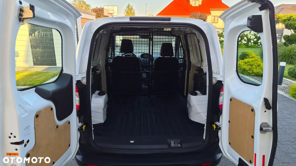 Ford Transit Courier - 28