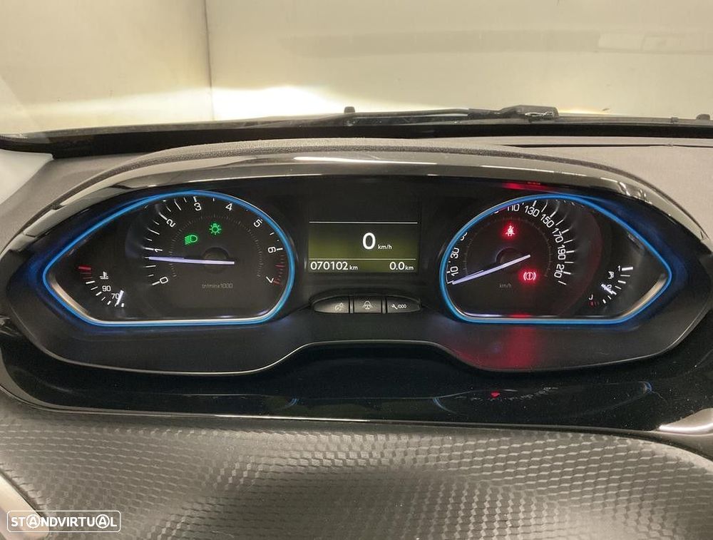 Peugeot 2008 1.2 PureTech Allure Pack EAT8 - 4