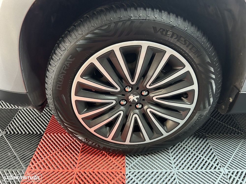 Peugeot 2008 1.2 PureTech Allure - 19