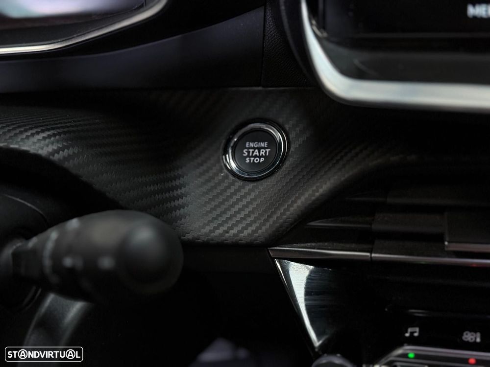 Peugeot 2008 1.2 PureTech Allure - 16