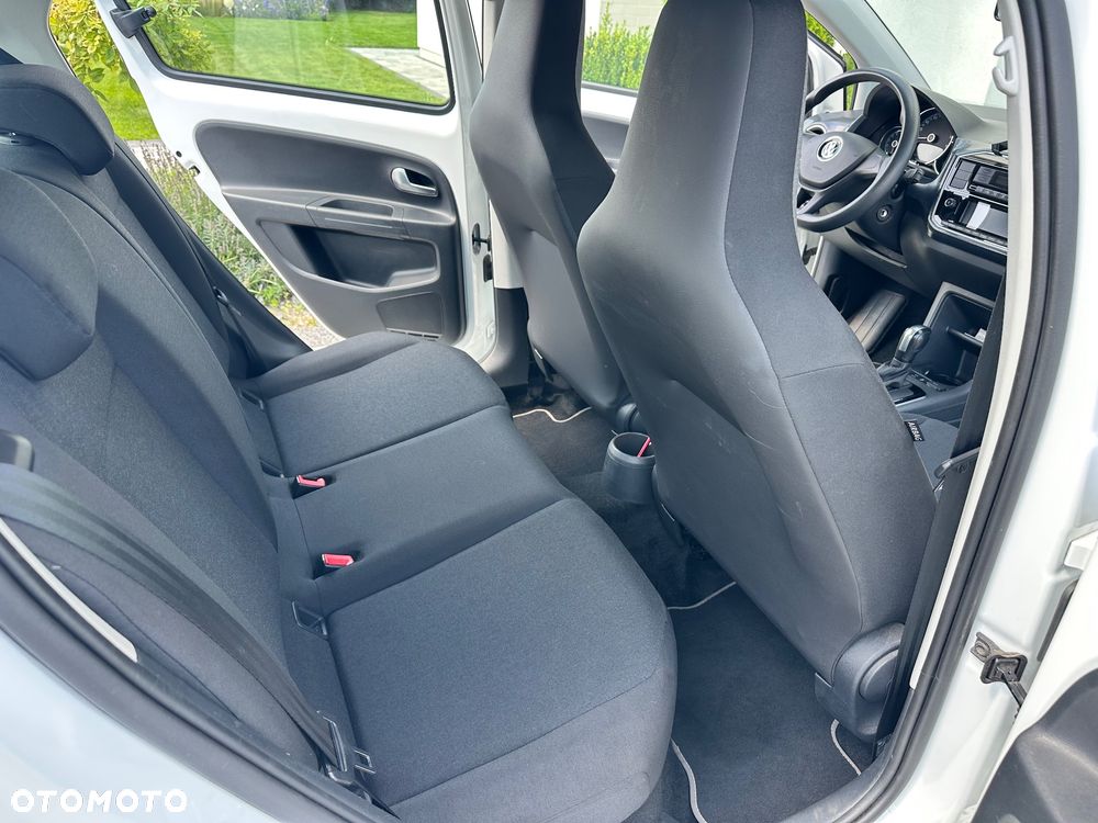 Volkswagen up! e-up - 11