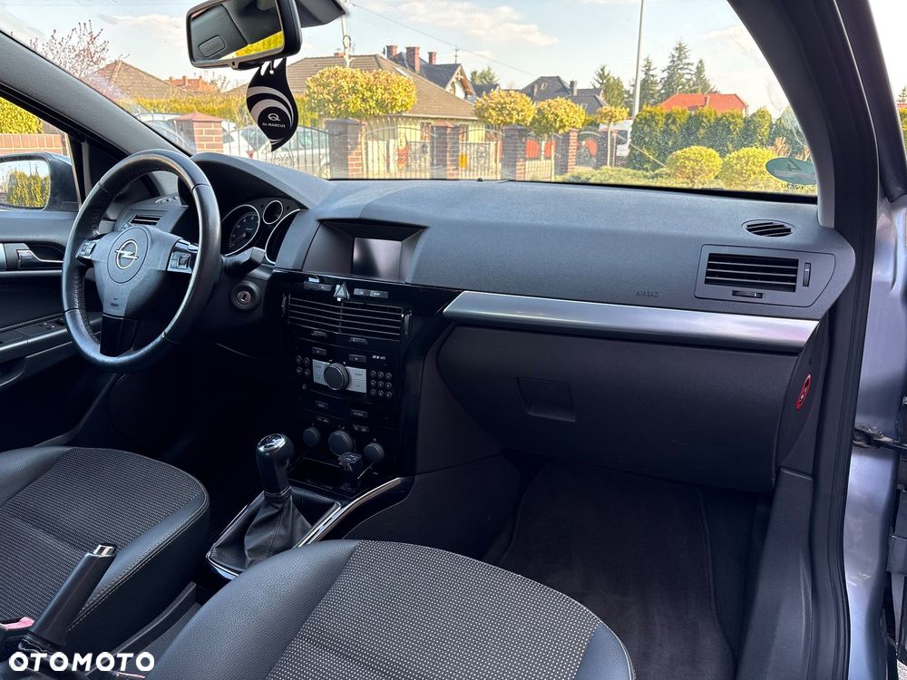 Opel Astra 1.6 Innovation - 24