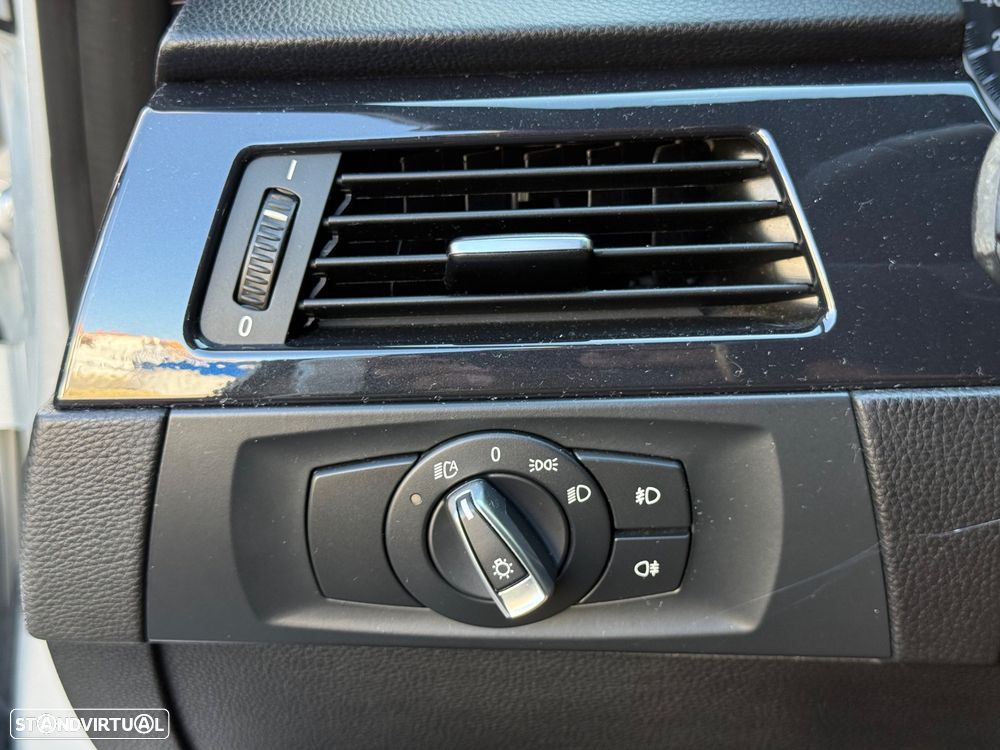 BMW 320 d Pack M - 25