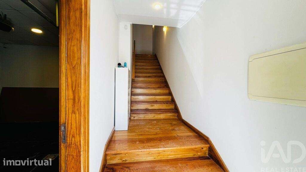 Moradia geminada T5 em Paranhos de 109 m2 - Grande imagem: 3/40