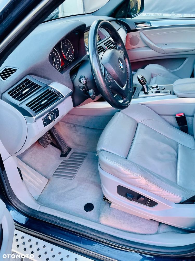 BMW X5 4.8i xDrive - 11