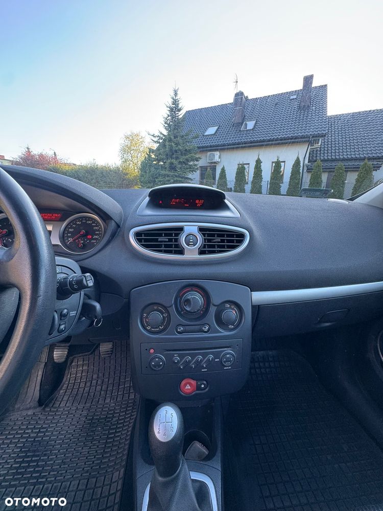 Renault Clio 1.5 dCi FAP Privilege - 9