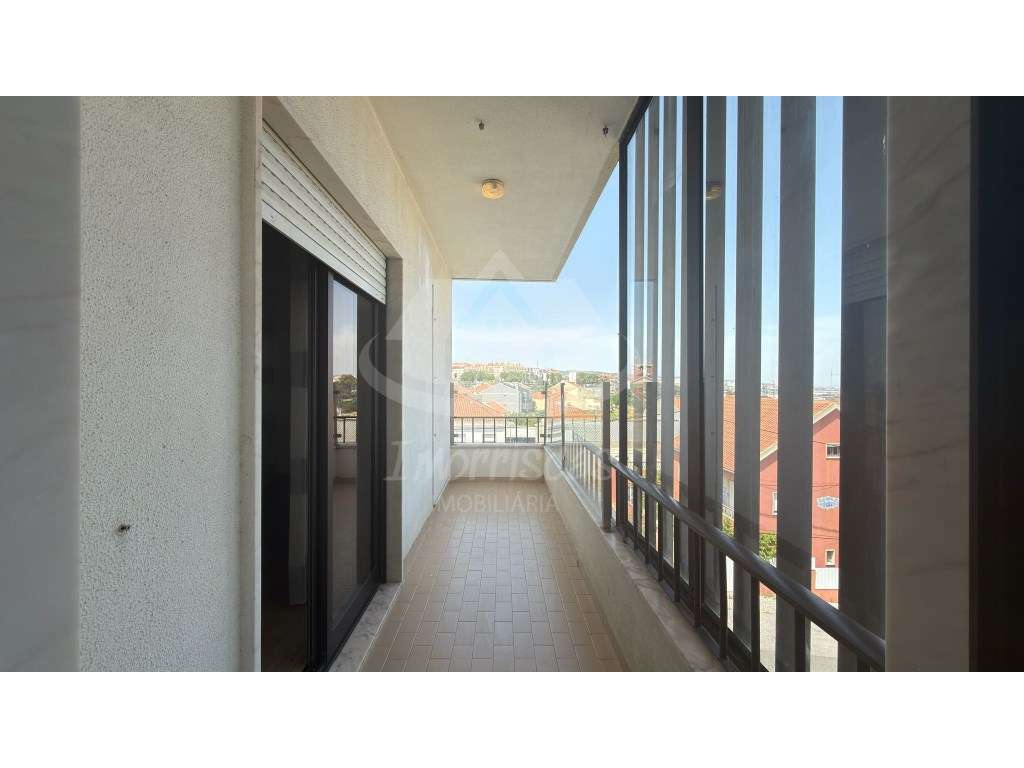 T2 Moderno com Varanda, Ar Condicionado - Santa Iria de Azóia - Grande imagem: 4/24