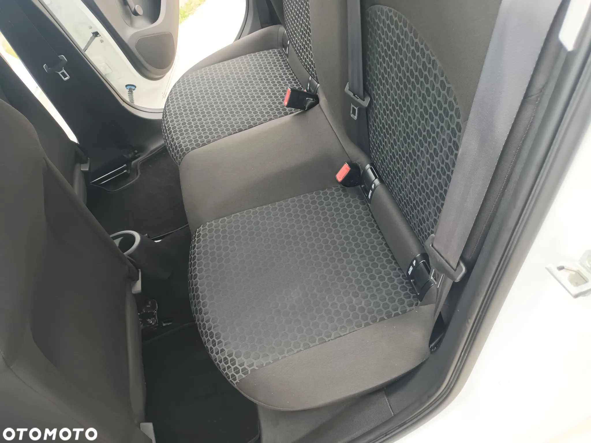 Opel Corsa 1.4 16V Enjoy - 23