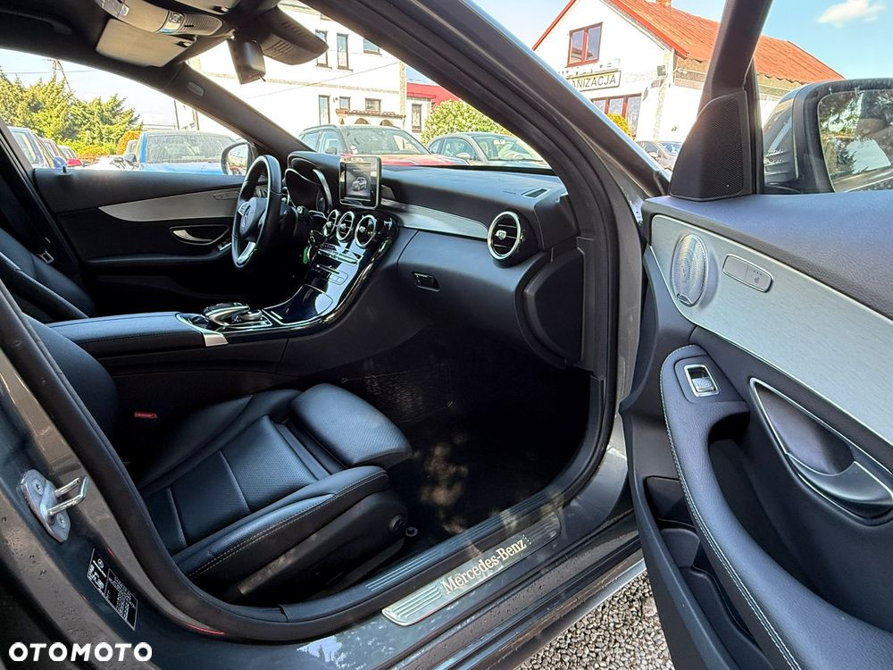 Mercedes-Benz Klasa C 220 d 4-Matic 9G-TRONIC - 23