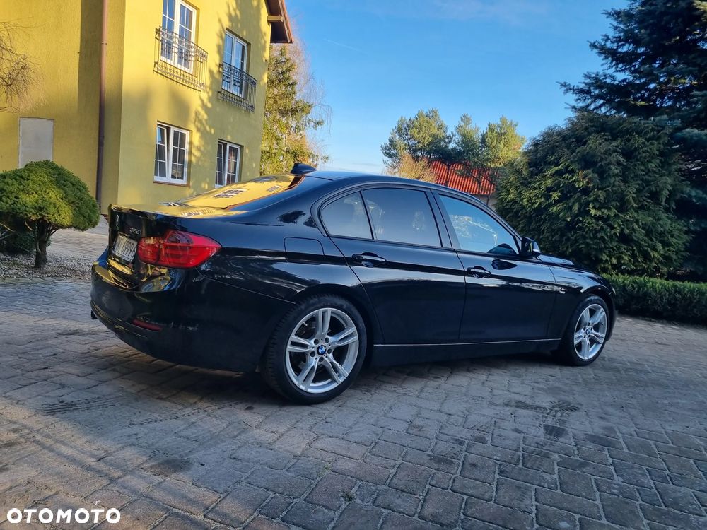 BMW Seria 3 328i Sport Line - 10
