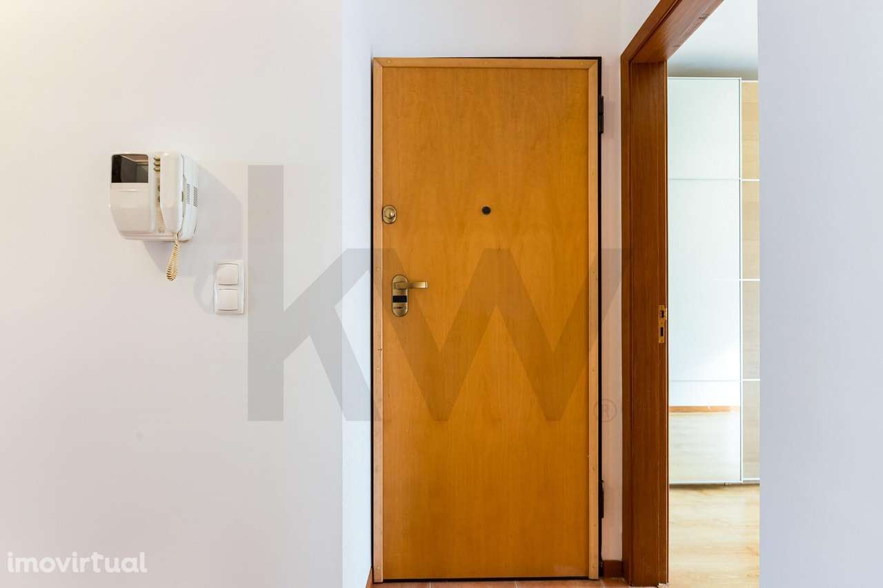 Luminoso T2 em Azeitão com Lareira e Vista Jardim - Grande imagem: 2/26