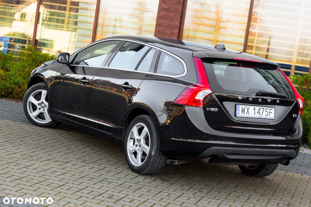Volvo V60 T3 Momentum - 4