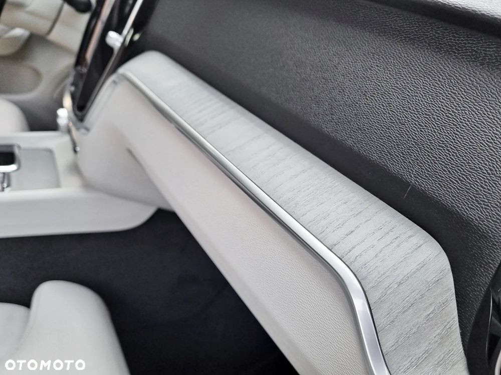 Volvo V60 Cross Country B4 D AWD Geartronic Pro - 31