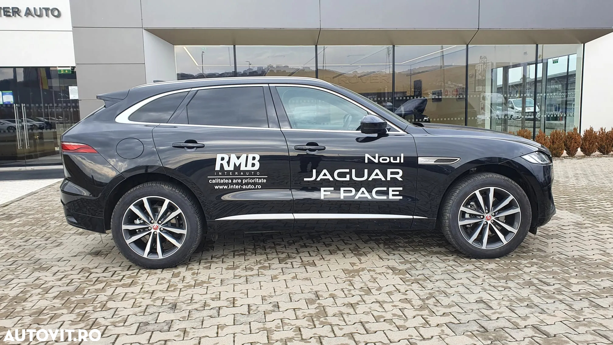 Jaguar F-Pace P250 AWD R-Dynamic SE - 7