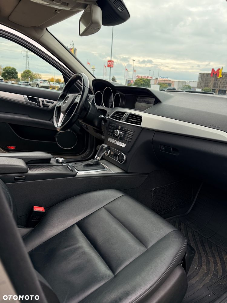 Mercedes-Benz Klasa C 350 CDI BlueEff Avantgarde - 36