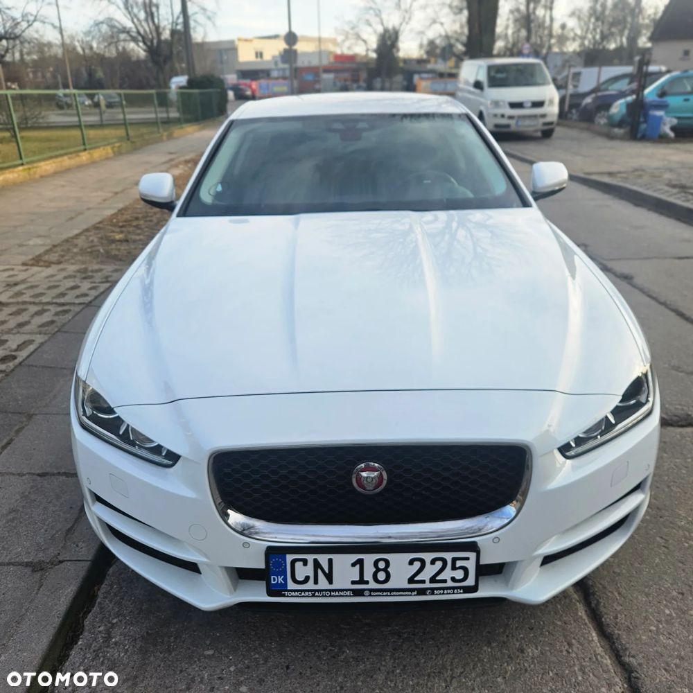 Jaguar XE - 16