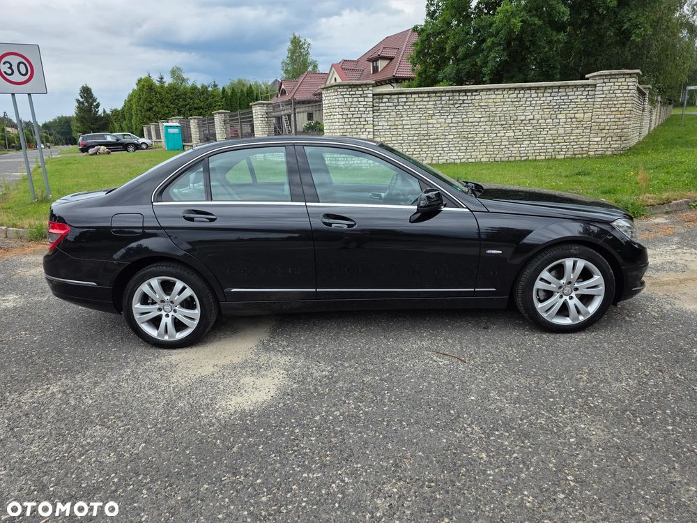 Mercedes-Benz Klasa C 180 CGI Automatik BlueEFFICIENCY Avantgarde - 19
