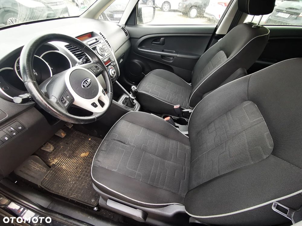 Kia Venga 1.6 CRDi 128 Business Line - 10