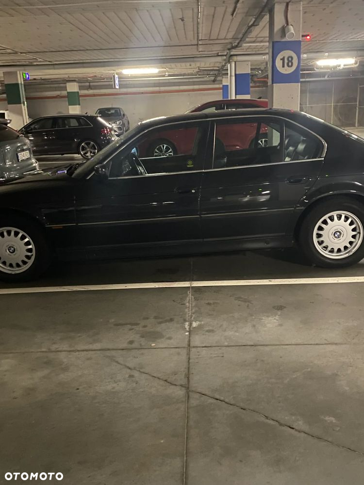 BMW Seria 7 735i - 10