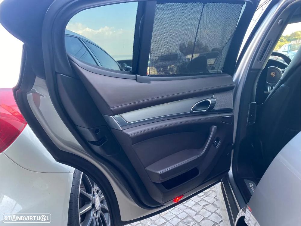 Porsche Panamera S Hybrid J19 - 12