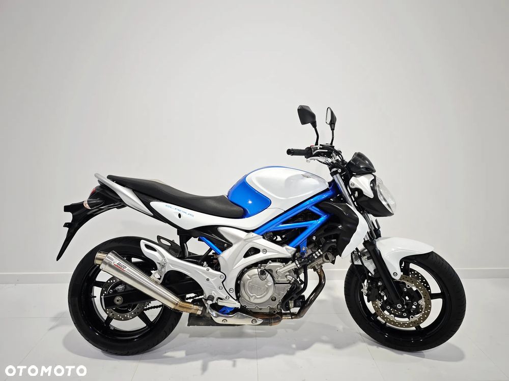 Suzuki Gladius - 2