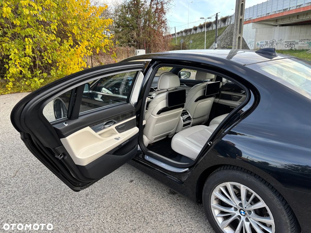 BMW Seria 7 750Li xDrive - 15