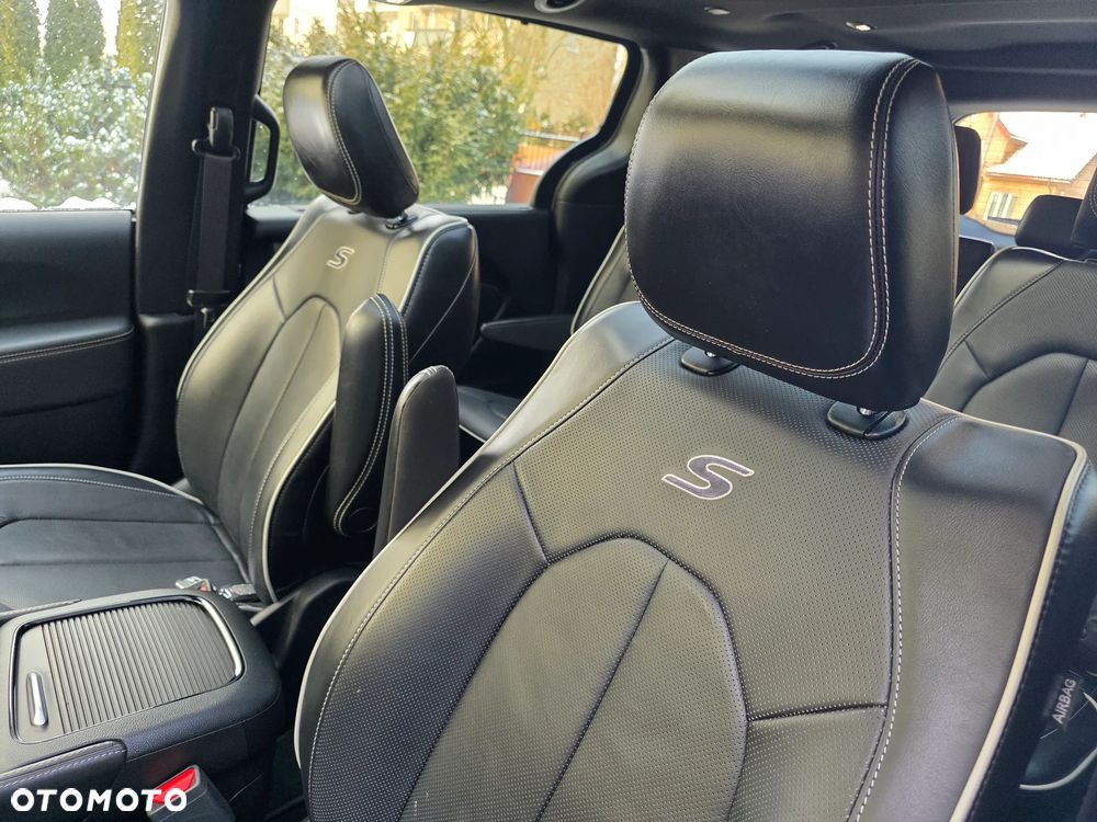 Chrysler Pacifica - 11