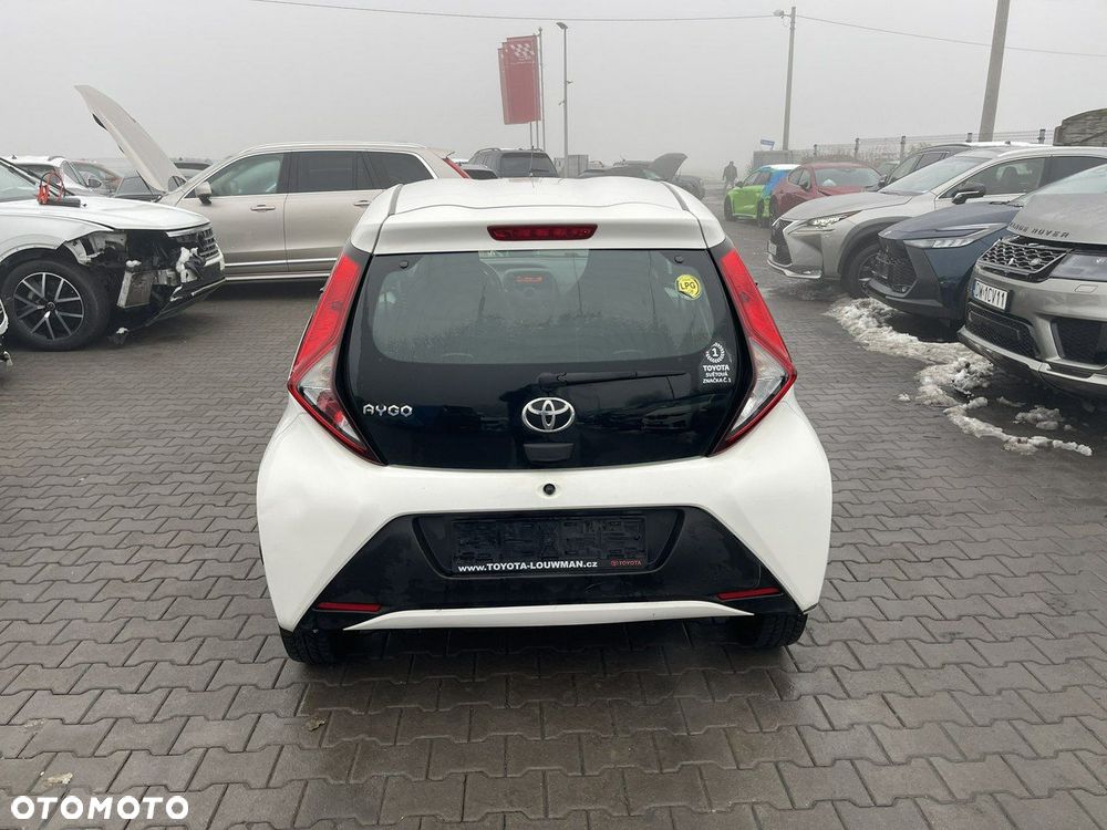 Toyota Aygo x-play - 3