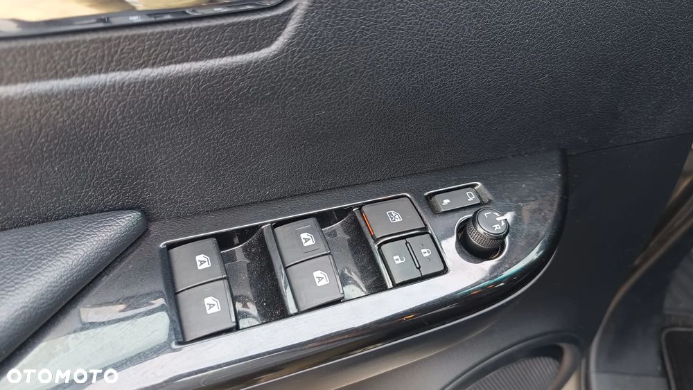 Toyota Hilux 2.8 D-4D Double Cab Invincible Sport 4x4 - 30