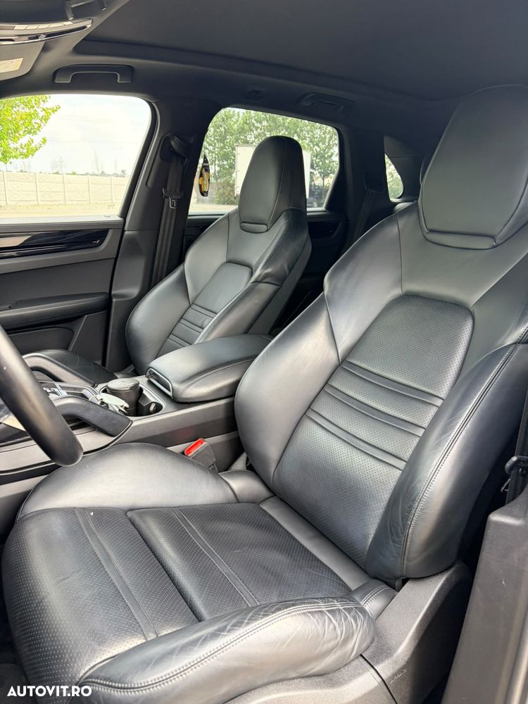 Porsche Cayenne Standard - 9