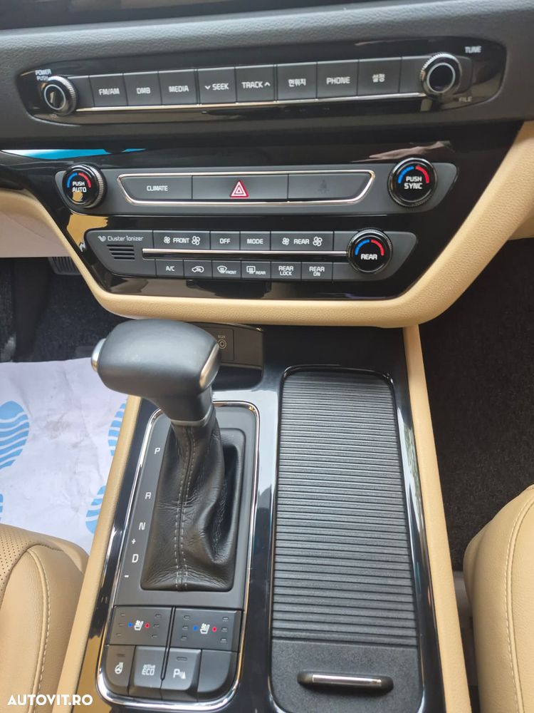 Kia Carnival - 36