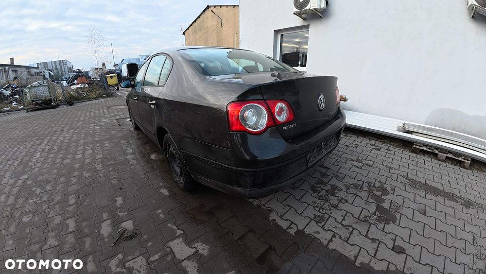 Wszystkie Części do Volkswagen Passat B6 2.0 TDI BMP 140KM Kolor LC8Z- Części Stacja demontażu Przystajń - 5