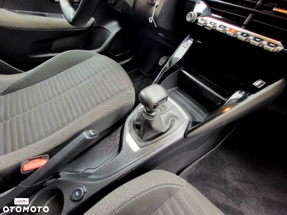 Peugeot 208 - 24